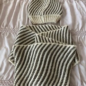 Icing Women's Hat and Infinity Scarf Set in Cream - Size OS